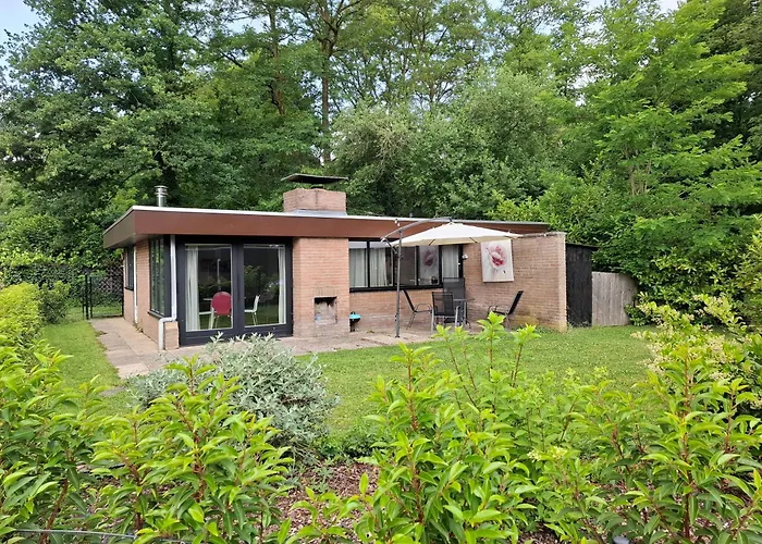 Zonnige Vrijstaande Bungalow In Prachtige Omgeving!